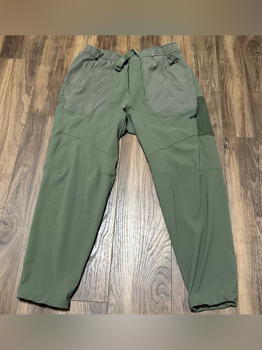 Lululemon Men’s Cargo Hiking Athleisure Pants XL Jogger Style Green